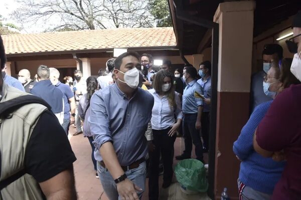 Supuesto fraude electoral en PLRA: verificarán si votantes asistieron a local - Política - ABC Color