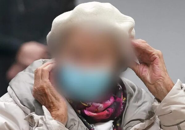 Condenan a una anciana por complicidad en 10.500 asesinatos del nazismo - Mundo - ABC Color