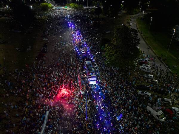 Multitudinario recibimiento a la selección argentina tras la conquista de la Copa del Mundo - Unicanal