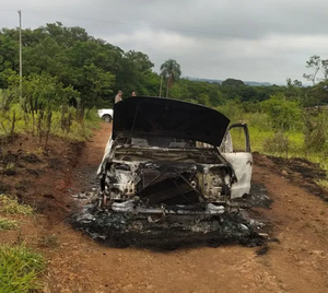 Hallan incinerada camioneta presuntamente perteneciente a víctima de rapto ocurrido en PJC