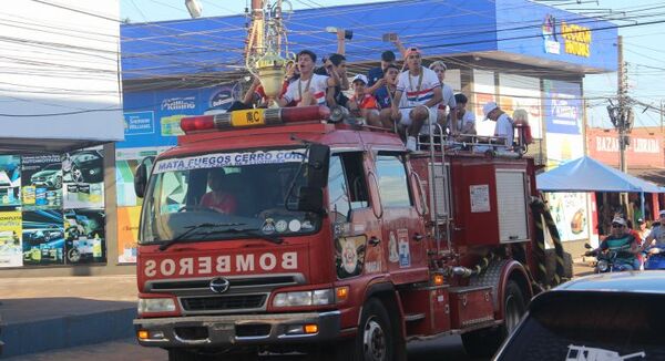 Con caravana recibieron a la Selección Amambay, tricampeón del Nacional C15 de Fútbol de Salón