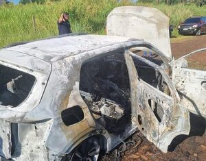 Delincuentes asaltan local y queman vehículo en la huida