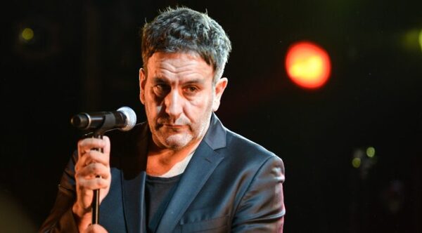 Muere británico Terry Hall, cantante del grupo de ska The Specials