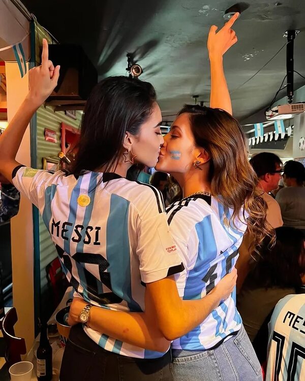 Miss Argentina 2020 y Miss Puerto Rico 2020 celebraron a los besos el campeonato de la Albiceleste - Gente - ABC Color