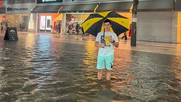 "Lata Pararã" fue de vacaciones y una tormenta cayó en Camburiú