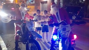 Papá Noel llega a Varadero en motocicleta de la Policía Nacional - Nacionales - ABC Color