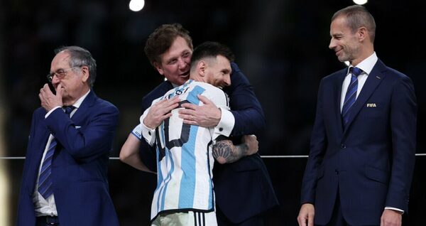 Bailecito de por medio, Domínguez festeja que la Copa del Mundo volvió a Sudamérica