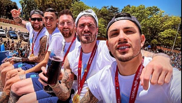 Argentina desata la fiesta con Messi y los campeones en casa