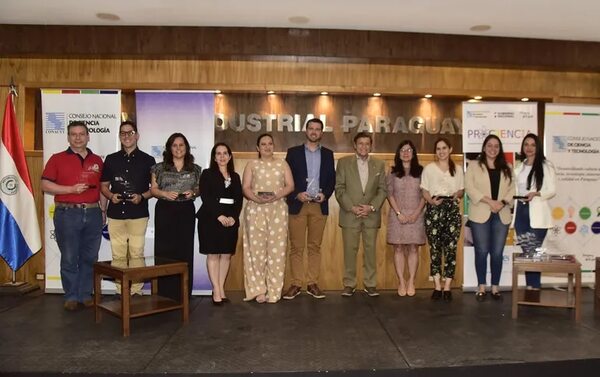 Conacyt entregó premios a la divulgación científica y proyectos de innovación 2022 - Nacionales - ABC Color