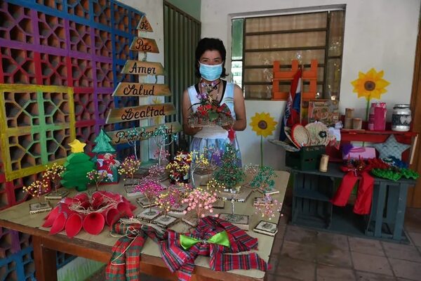 Pacientes del Hospital Psiquiátrico vendieron manualidades en feria navideña - Nacionales - ABC Color