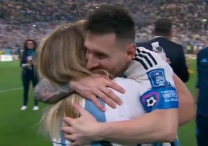 Messi ningunea a chef y se funde en abrazo con cocinera - La Prensa Futbolera