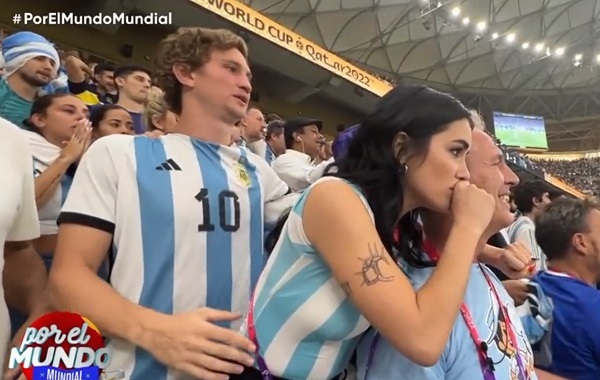 Deleznable: Hincha “apoyó” a Lali en plena definición - La Prensa Futbolera