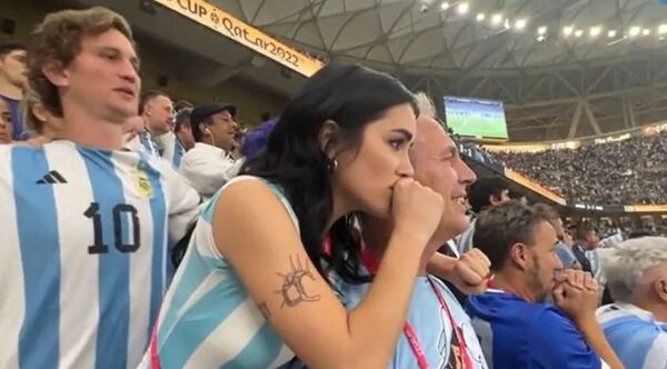 Un desubicado se pasó de mano con Lali Esposito en el estadio de Qatar