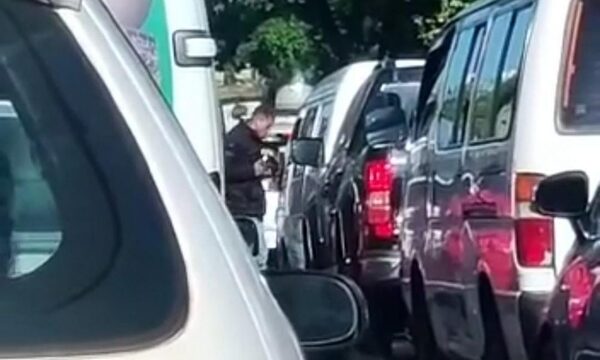Conductores son asaltados en fila del Puente de la Amistad