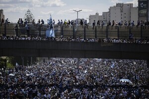 Diario HOY | Selección argentina deja el bus y prosigue recorrido en helicóptero