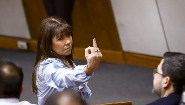 Sale a la luz una conversación que compromete a Celeste Amarilla “No sé si vale la pena este put* partido” – Prensa 5
