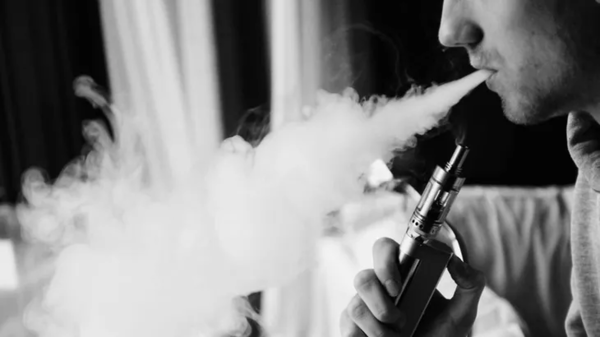 Joven será sometido a segundo lavado pulmonar por vapeador - Noticiero Paraguay