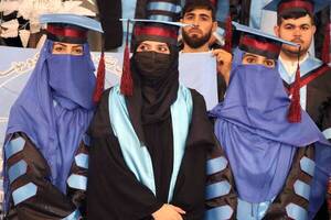 Talibanes eliminan el acceso de las mujeres a universidades - Unicanal