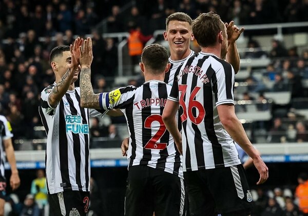 Con 'Miggy', Newcastle derrota al Bournemouth y se mete a cuartos de la Copa de la Liga