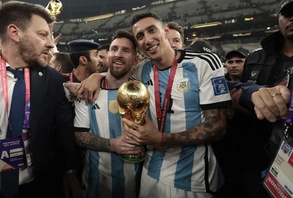 Messi y Di María viajaron a Rosario tras el festejo en Buenos Aires - Fútbol Internacional - ABC Color