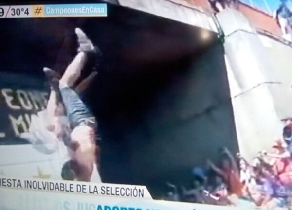 Se tiró desde un puente para estar con la Selección Argentina