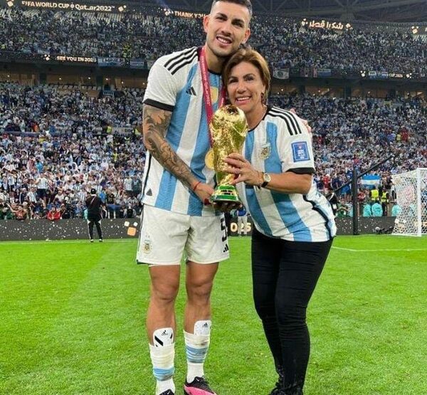 La mamá paraguaya de Leandro Paredes levantó la copa del Mundo junto a su retoño