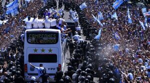 Heridos y detenidos en Buenos Aires tras masivo festejo por el triunfo mundialista