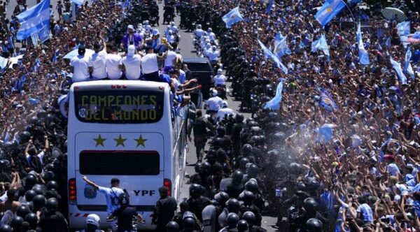 Heridos y detenidos en Buenos Aires tras masivo festejo por el triunfo mundialista