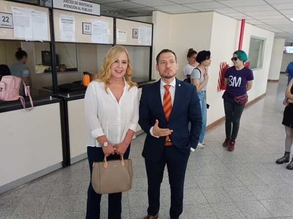 Se suspende audiencia de conciliación entre Menchi Barriocanal y Juan Vera - PDS RADIO Y TV