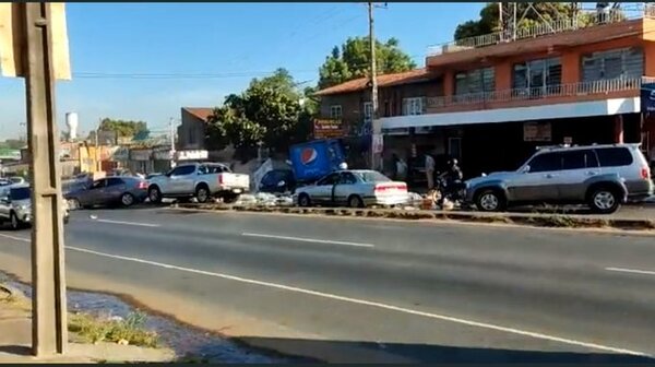 Múltiple choque en Acceso Sur: más de 10 vehículos involucrados