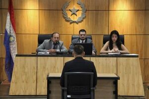 Estudiantes de Derecho hacen simulacro de juicio oral en guaraní