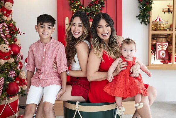 Letizia Medina posó feliz con sus tres hijos, a días de la Nochebuena - Gente - ABC Color