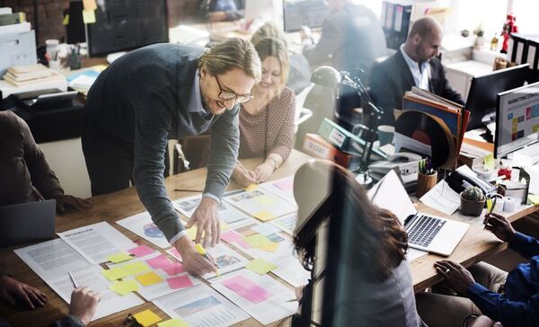 Crean proyecto para potenciar la inserción laboral de personas de más de 40 años - MarketData