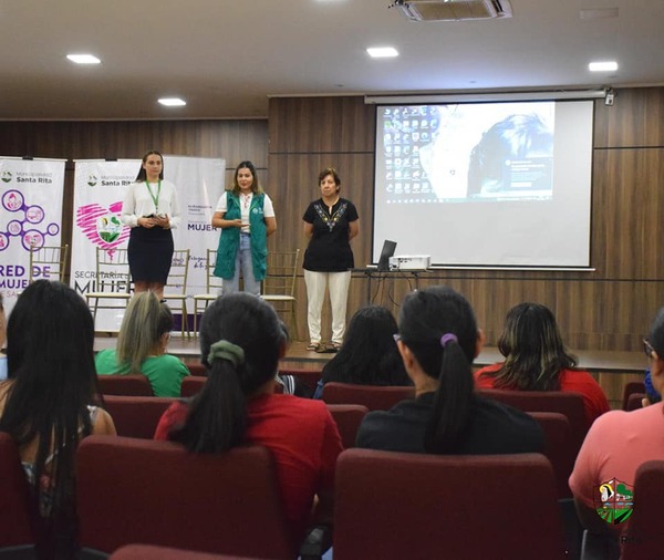 Capacitan a mujeres sobre empoderamiento y emprendedurismo - Noticde.com