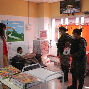 Diario HOY | Gesto de amor: Grupo Lince lleva regalos a niños internados en Clínicas