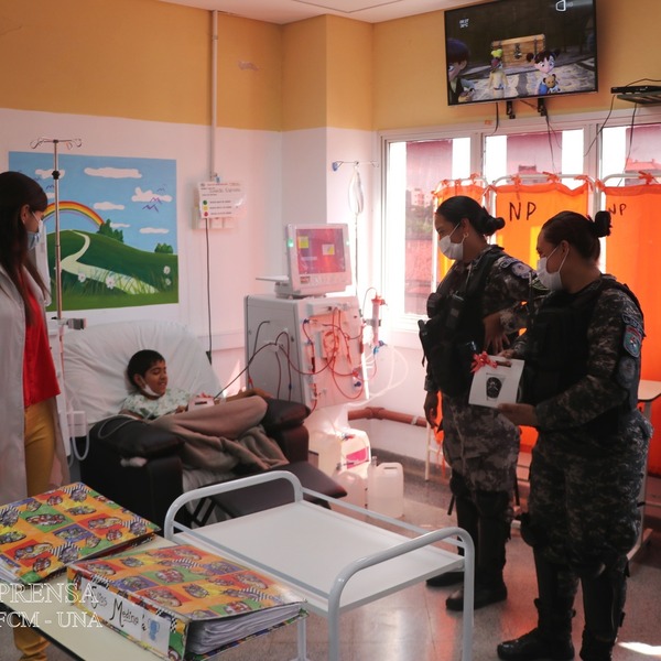 Diario HOY | Gesto de amor: Grupo Lince lleva regalos a niños internados en Clínicas