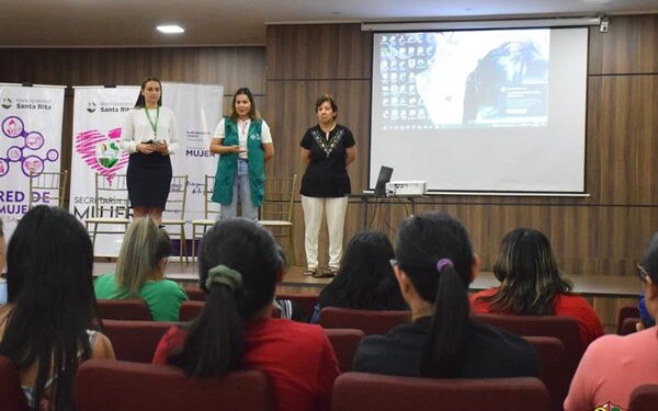 Capacitan a mujeres sobre empoderamiento y emprendedurismo