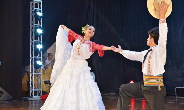 100 alumnas se destacan en danza en Hernandarias