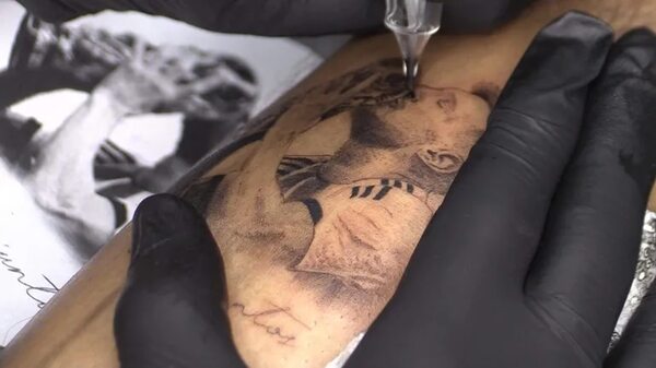 La “fiebre” por los tatuajes con la cara de Messi va escalando sin control - Mundial Qatar 2022 - ABC Color