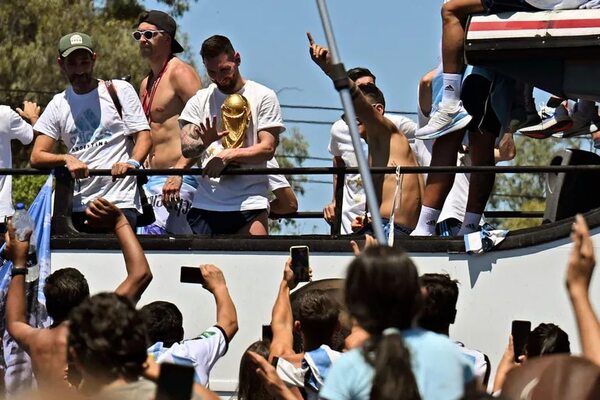 La tremenda insolación de Messi y “Papu” Gómez tras los festejos en Buenos Aires - Mundial Qatar 2022 - ABC Color