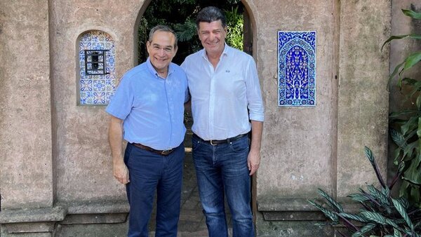 Efraín Alegre y Martín Burt se reúnen tras internas de la Concertación