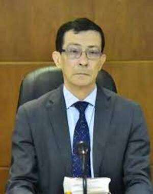 Juez que falló contra directora de medio renuncia por jubilación