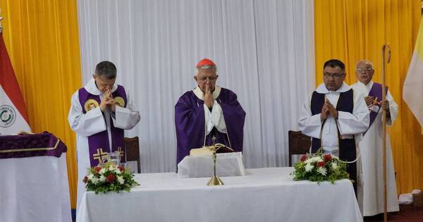 La Nación / Cardenal ofició misa por secuestrados: “Nos da fuerza de seguir luchando”, exclamó doña Obdulia