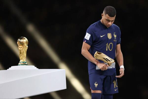 [VIDEO] La feroz arenga de Kylian Mbappé a sus compañeros en el entretiempo de la final