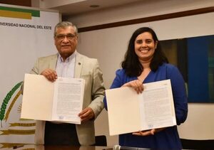 UNE firma convenio con Penguin Academy S.A.