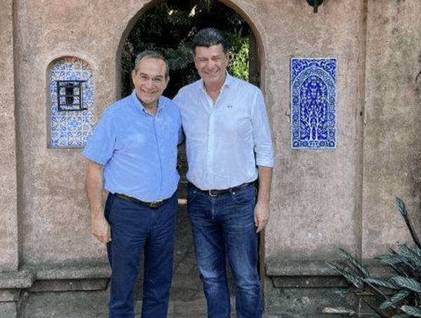 Burt se reunió con Alegre y conversaron sobre el proyecto de gobierno de la Concertación · Radio Monumental 1080 AM