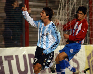 Cuando a un “chico rosarino” llamado Messi le armaron el debut con Paraguay | 1000 Noticias