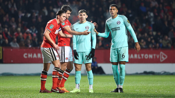 Con Julio Enciso, Brighton no pudo ante el Charlton y fue eliminado de la Copa de la Liga