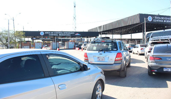 Migraciones registra un gran aumento del movimiento fronterizo y aeroportuario en lo que va de diciembre - ADN Digital