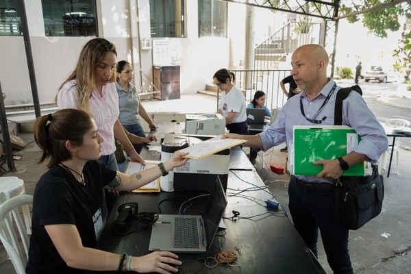 Recepcionan sobres electorales provenientes del exterior - ADN Digital